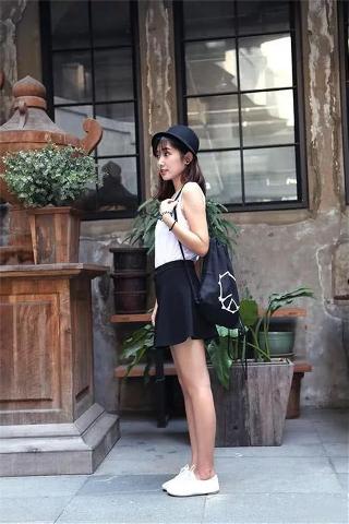 校园禁忌的爱恋？18岁少女的<strong>青春</strong>迷茫与<strong>少妇</strong>的<strong>诱惑</strong>！